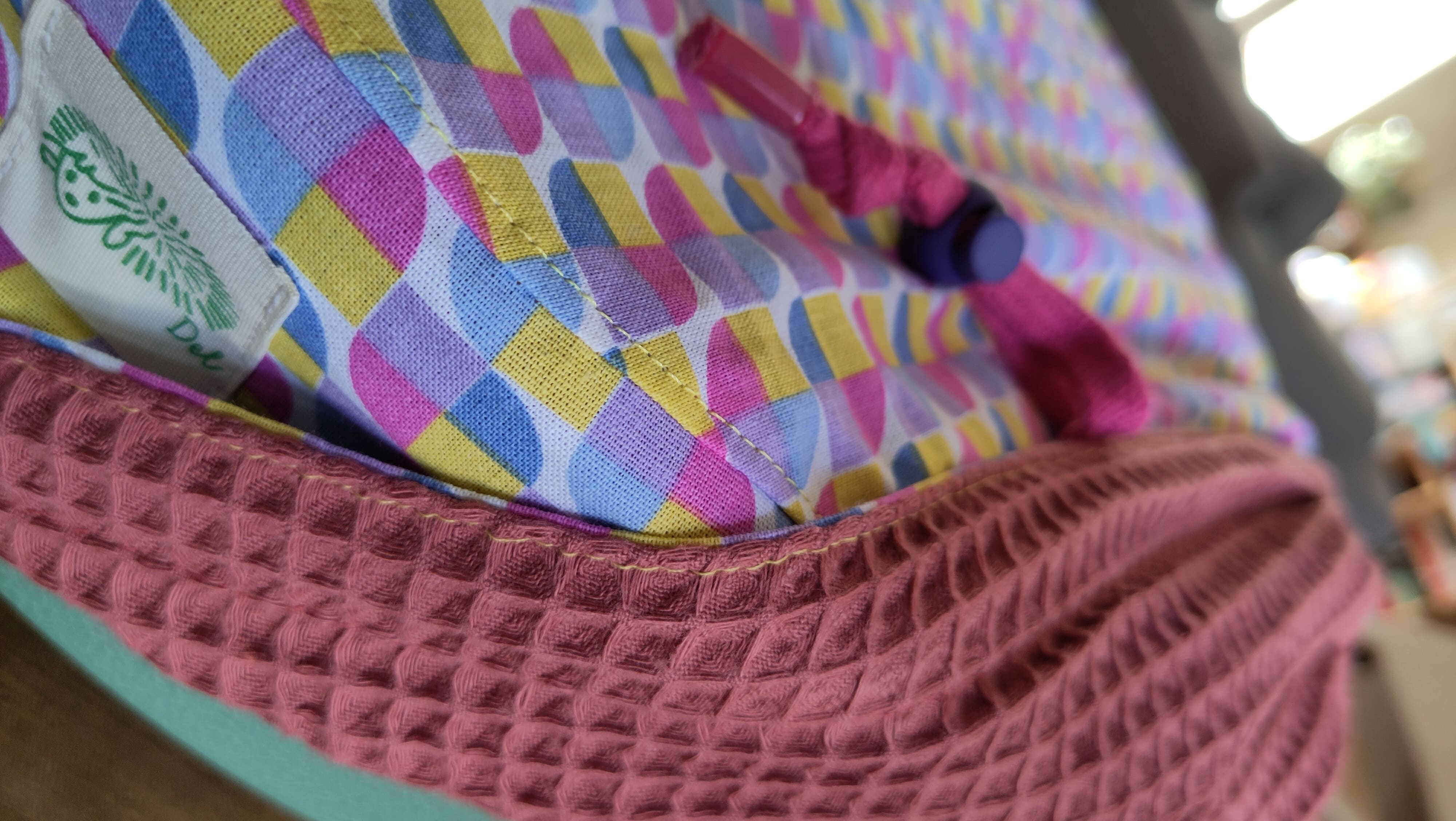 Chroma-bis Housse de billig avec des motif chromatique et son nid d'abeille vieux rose