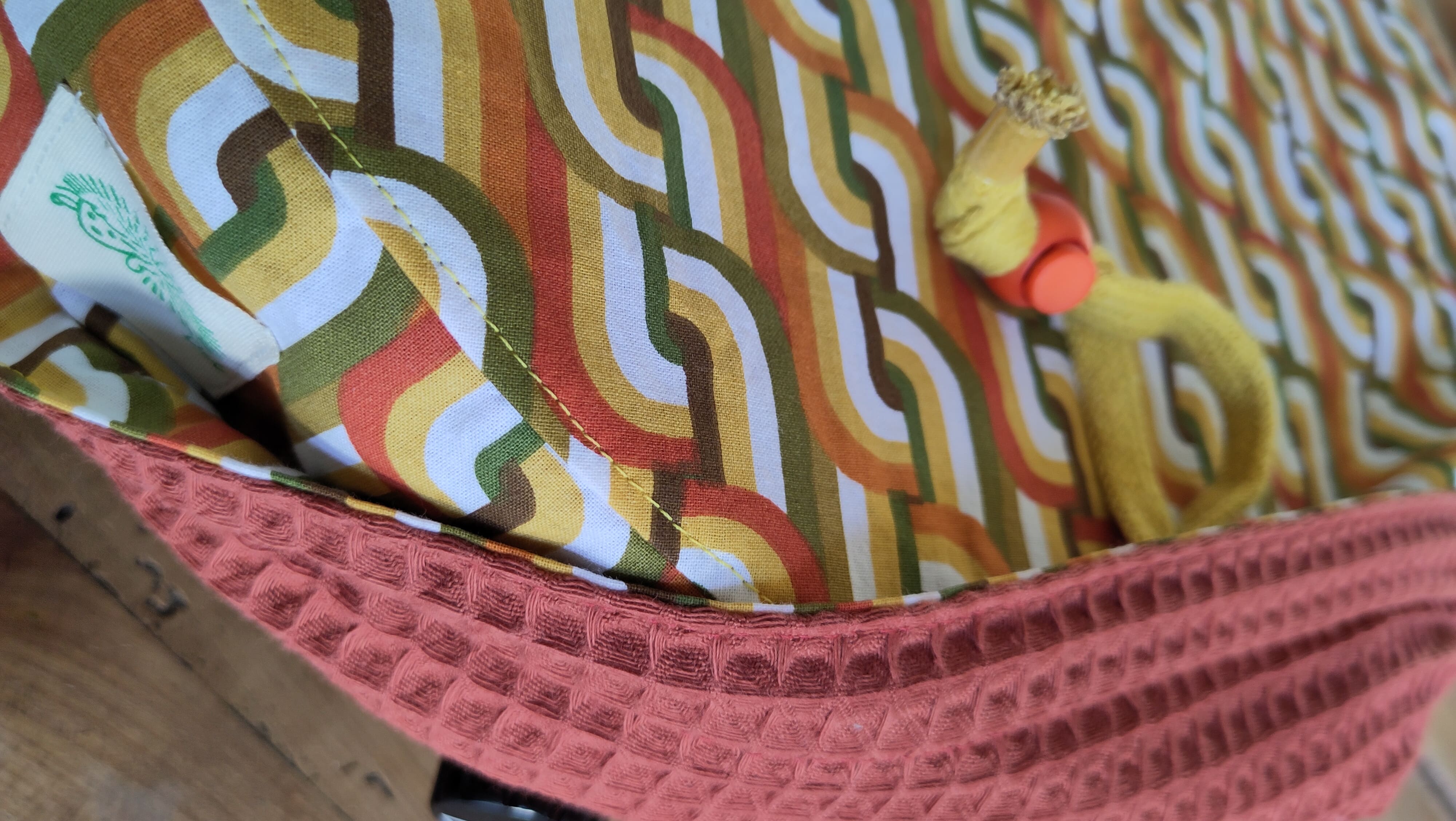 Torsa-bis Housse de billig avec des torsades aux couleurs vintage et un nid d'abeille rose
